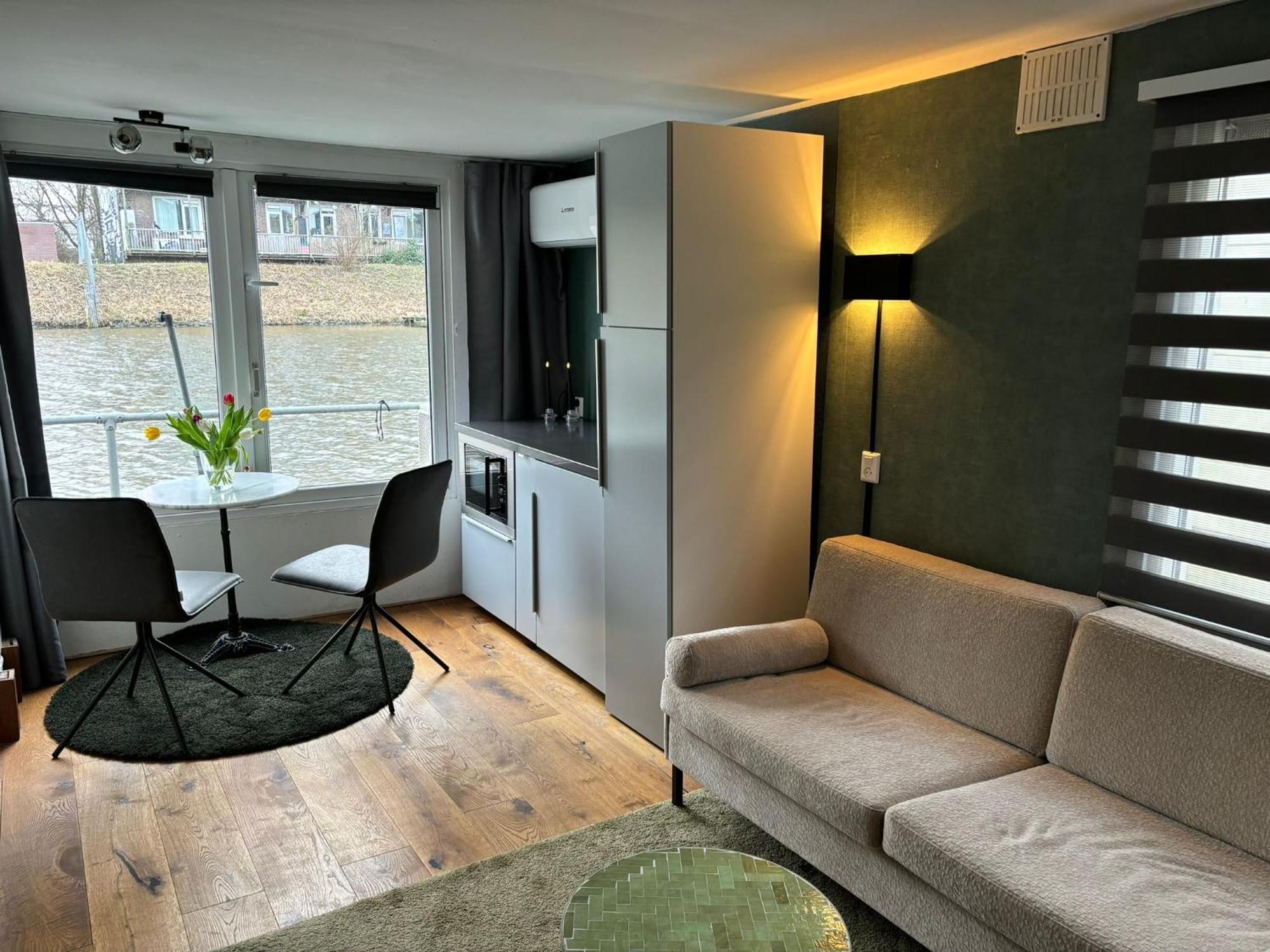 Luxury Studio On Robs Houseboat Special For Couples Амстердам Екстериор снимка